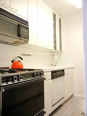 Rented by R New York | media 18