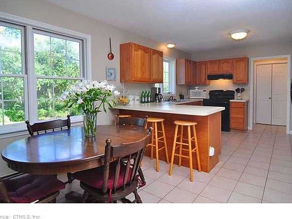 4th image of 7 Eastfield Farms Dr