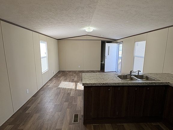 5th image of 17 Amos Valley Dr