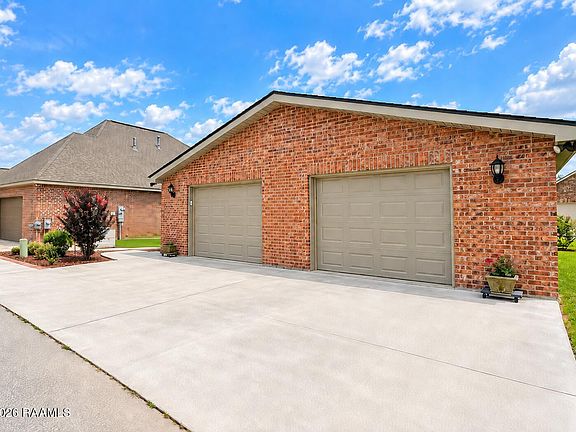 5th image of 126 Spanish Moss Ln