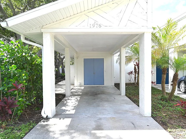1976 Debbie St — Photo 15
