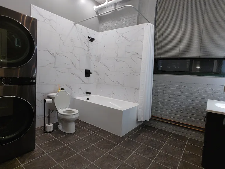 17 N Elizabeth St #2R — Photo 7
