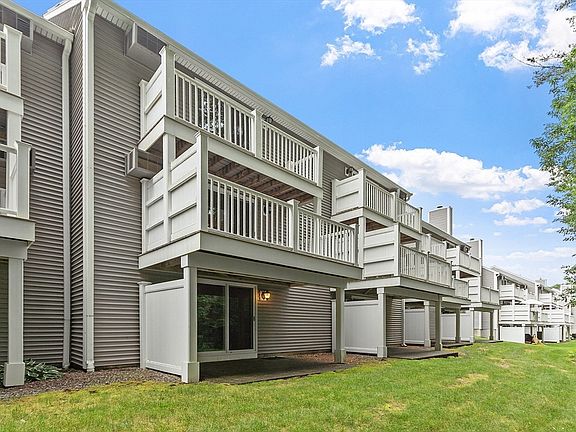 4th image of 165 Bayberry Hill Ln Unit 165