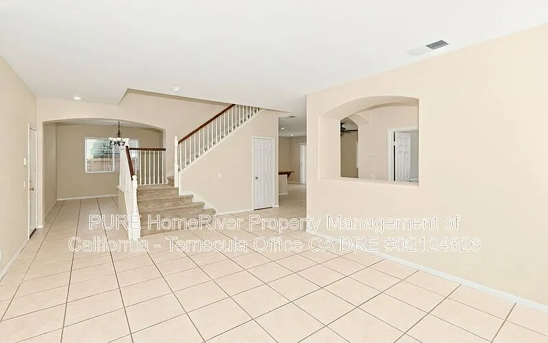 4 bed, 2.5 bath, 2874 sqft, $3,795 — Photo 4