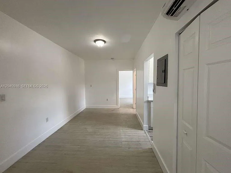 1051 NW 2nd St #10 — Photo 3