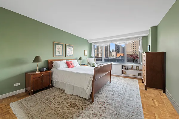 Sold by Compass | media 9