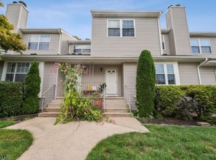 160 Carson Ct, Somerset, NJ 08873