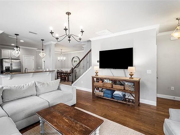 5th image of 248 Hawthorne Cir