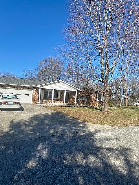 1st image of 321 Waverly Ln