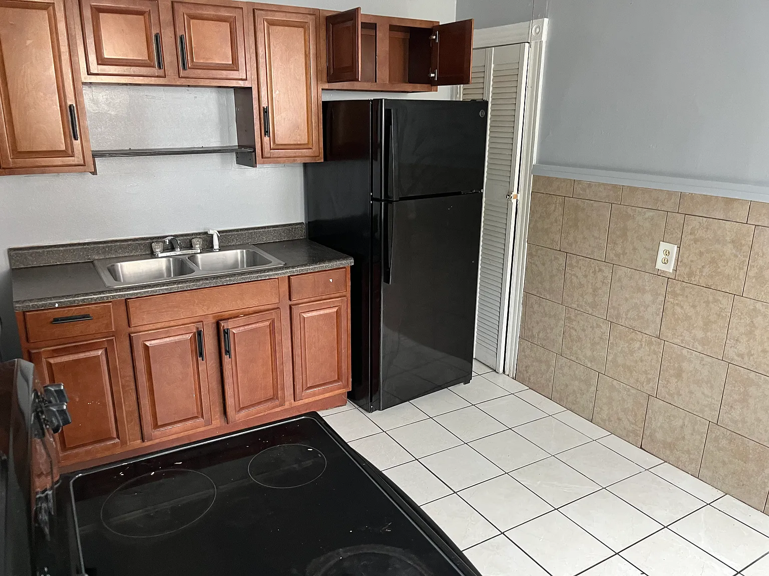 1053 Madison Ave — Photo 1