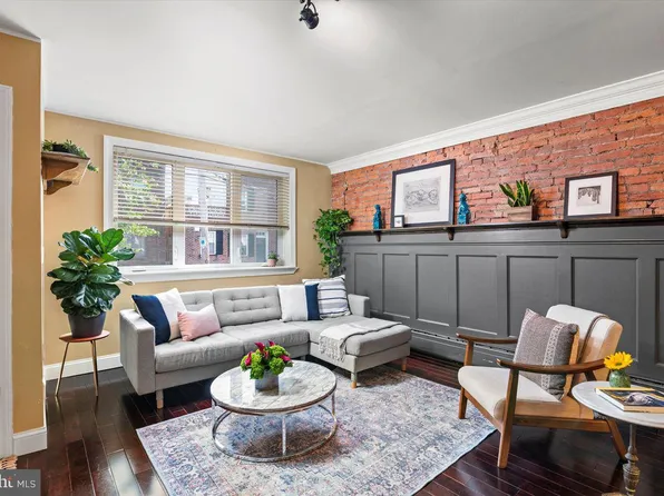 935 Moore St, Philadelphia, PA 19148