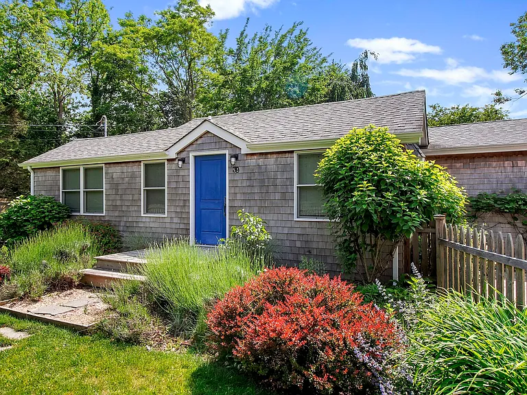 39 Peconic Ave — Photo 13