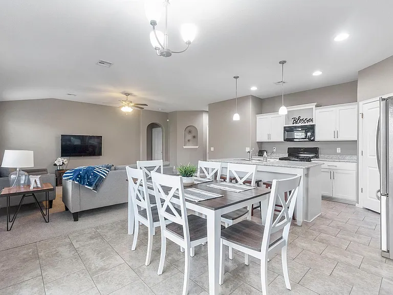 3308 W Charlotte St — Photo 6