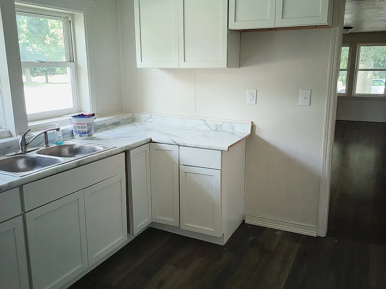 301 Jefferson St — Photo 5