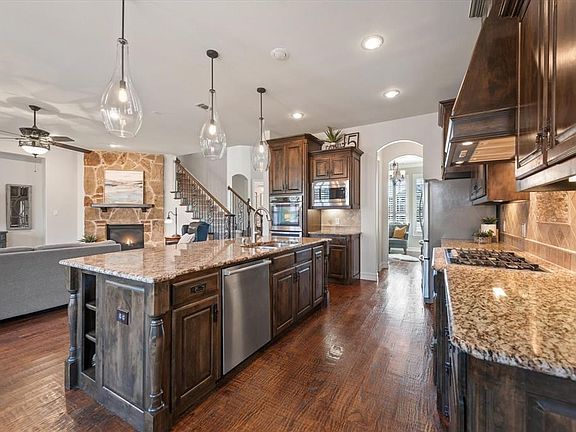 5th image of 2742 Highlands Ct