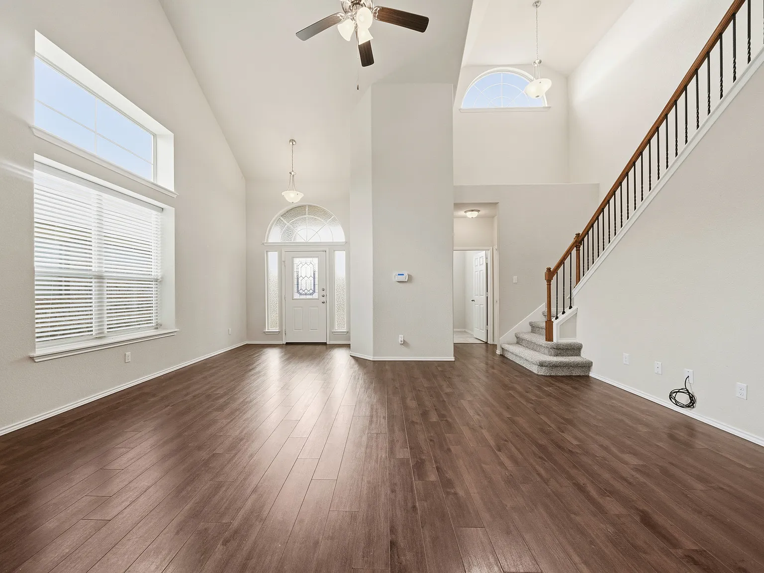 3 bed, 2.5 bath, 2516 sqft, $2,295 — Photo 4