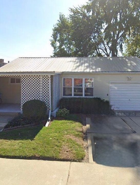 2nd image of 225 Owens St