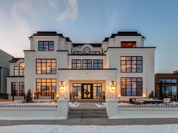 732 S Crescent Rd NW, Calgary, AB T2M 4A7