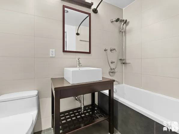 279 Lee Avenue image 5 of 7