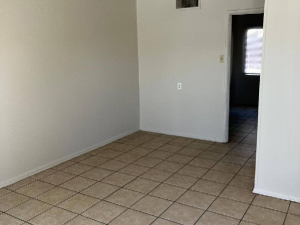 2nd image of 317 S 6th Ave