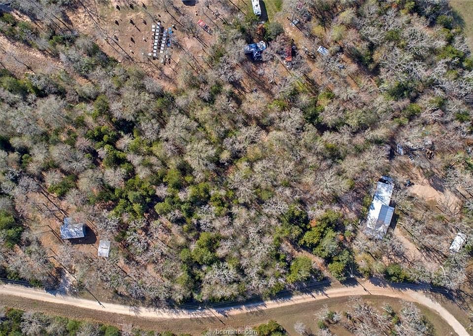2nd image of 213 Overlook Loop