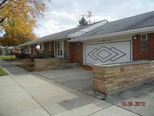 3rd image of 1300 W Thomas St