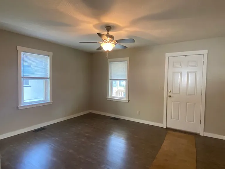 1701 E Belmont St — Photo 3