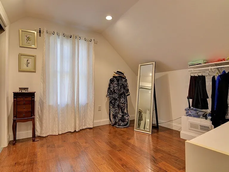 2 Lexington St — Photo 11