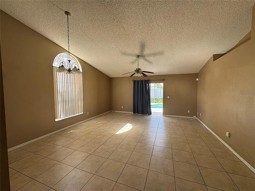3 bed, 2.0 bath, 1410 sqft, $2,150 — Photo 3