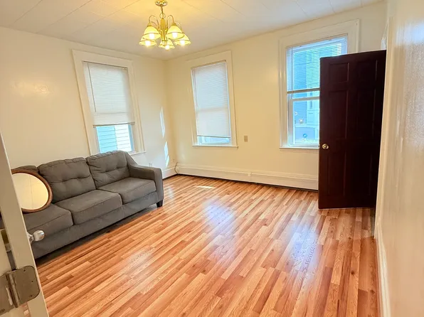 15 Vandine St #1, Cambridge, MA 02141
