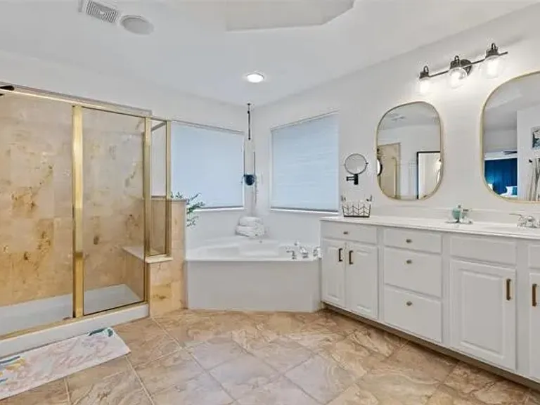 2051 Chisholm Trl — Photo 10
