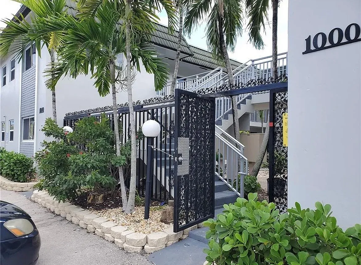 2 bed, 670 sqft, $2,000 — Photo 2
