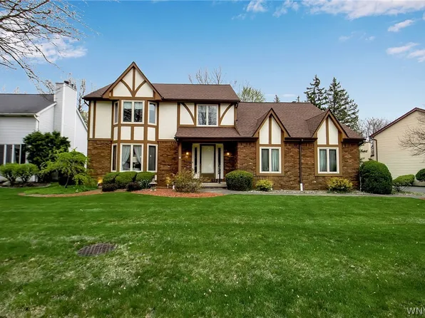 56 Londonderry Ln, Getzville, NY 14068