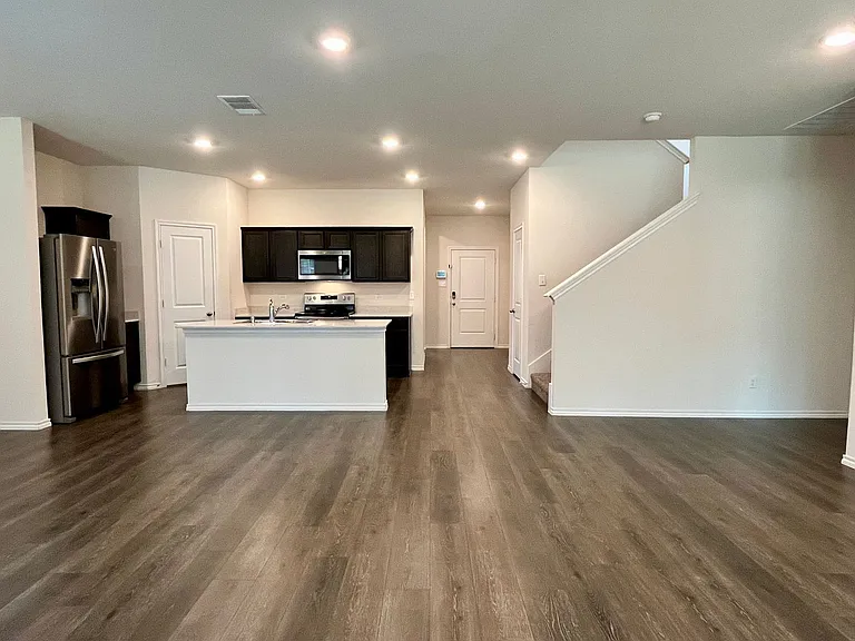 2304 Lattimore St — Photo 2