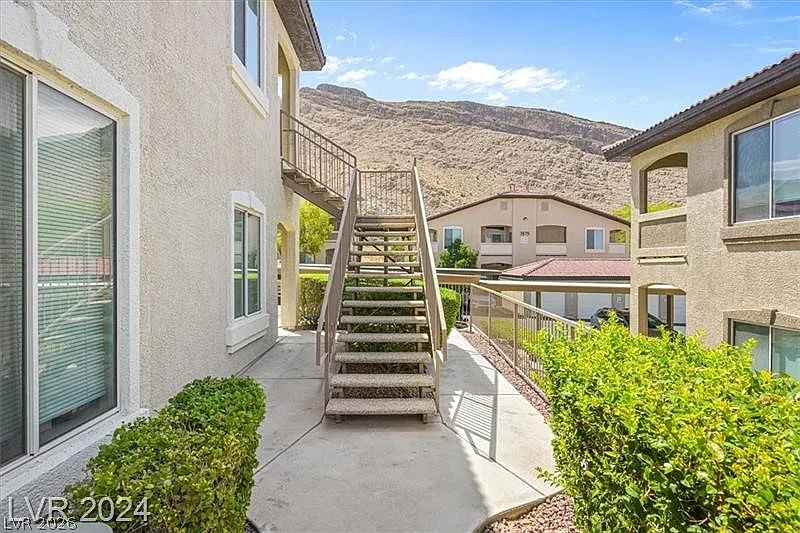 2 bed, 2.0 bath, 1242 sqft, $1,700 — Photo 2