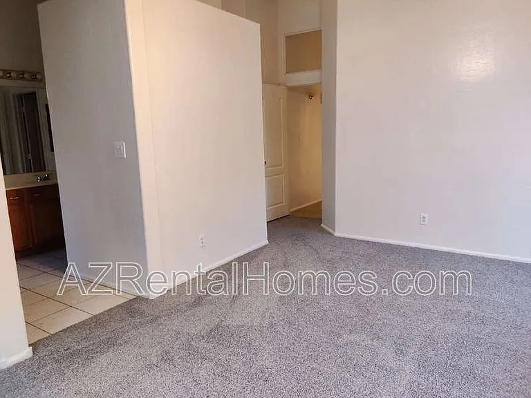 493 E Cantebria Dr — Photo 16