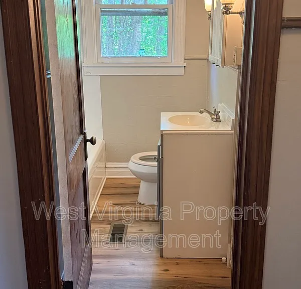 102 Temple St — Photo 12