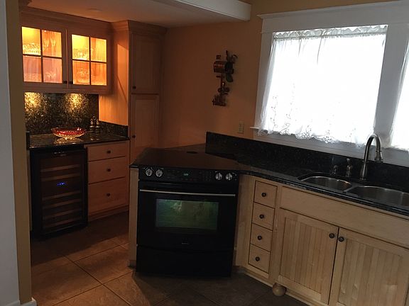 4th image of 2201 Woodbourne Ave