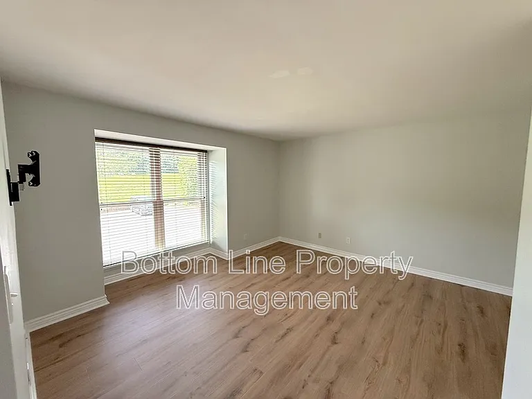 11049 Cedar View Rd — Photo 11