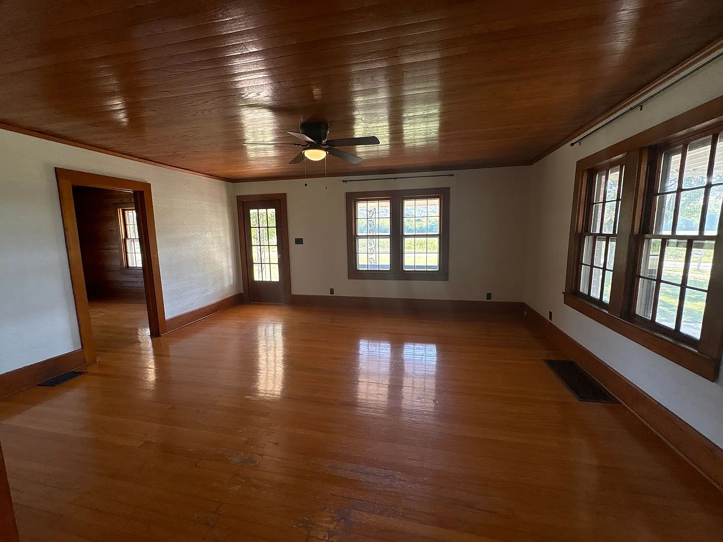Country Farmhouse with Beautiful Mountain Views! — Photo 3