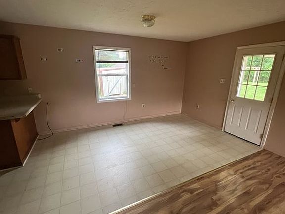 5th image of 309 N Pitcher Rd
