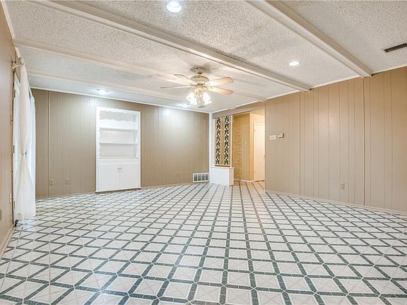 4th image of 526 S Wildwood Dr