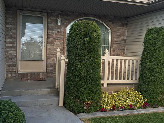 2nd image of 1527 S Windsor Dr