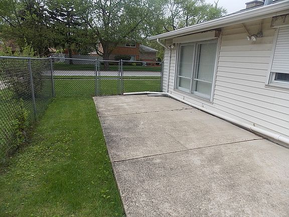 5th image of 1139 E 160th Pl
