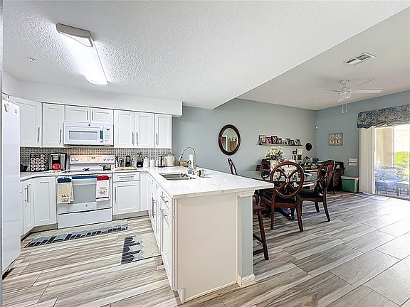 3rd image of 676 Sandy Neck Ln Unit 101