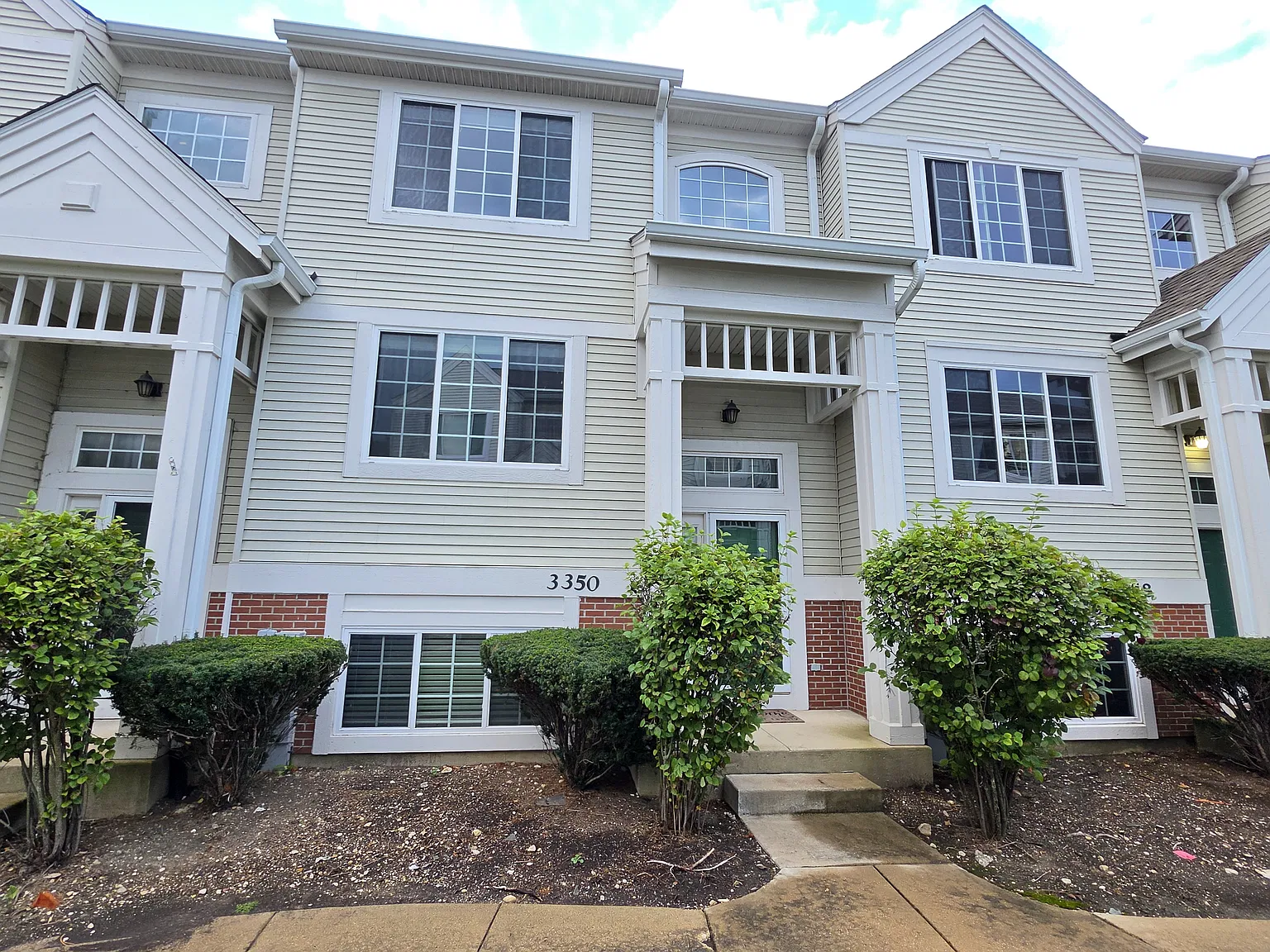 3 bed, 2.5 bath, 1806 sqft, $2,650 — Photo 2