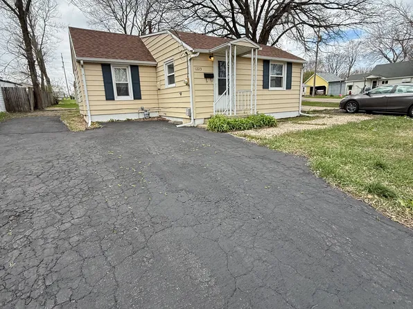 1223 N Front St, Chillicothe, IL 61523