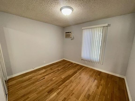 4th image of 194 E Fillmore St #194