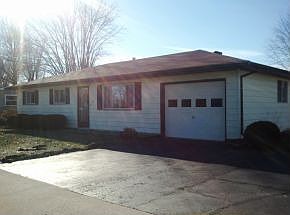 Front of House w/ Garage