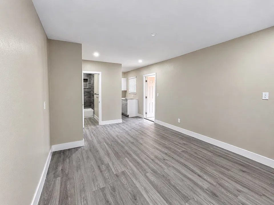 2377 NW 35th St Rear Studio - 05